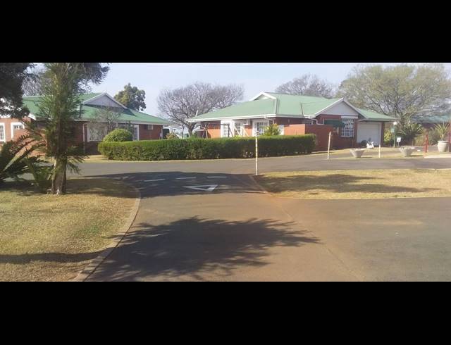 2 BEDROOM SIMPLEX FOR SALE IN LINCOLN MEADE